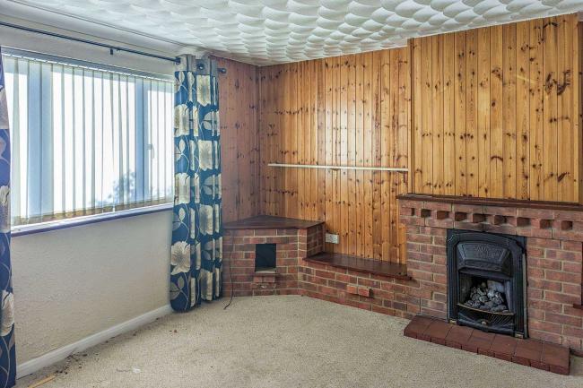 3 Moore Avenue, Tilbury, Essex, RM18 8DS 9