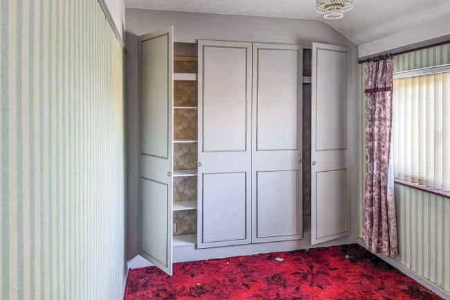 3 Moore Avenue, Tilbury, Essex, RM18 8DS 9