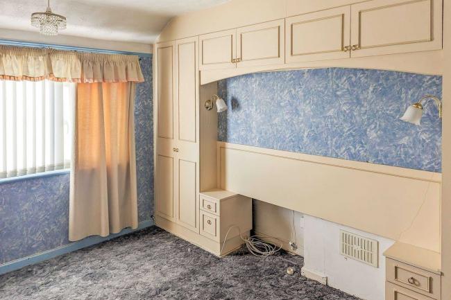 3 Moore Avenue, Tilbury, Essex, RM18 8DS 9