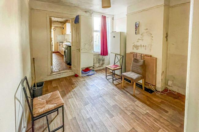 46 Ferndale Road, Luton, LU1 1PE 10