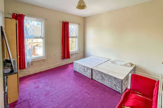 46 Ferndale Road, Luton, LU1 1PE 10