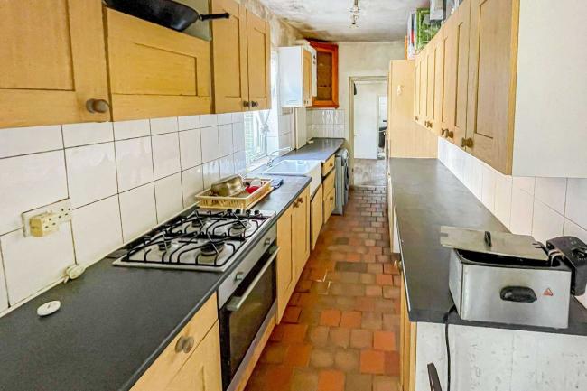 46 Ferndale Road, Luton, LU1 1PE 10