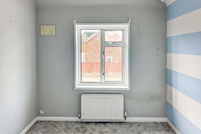 40 Shepherds Way, South Croydon, Surrey, CR2 8HS 4