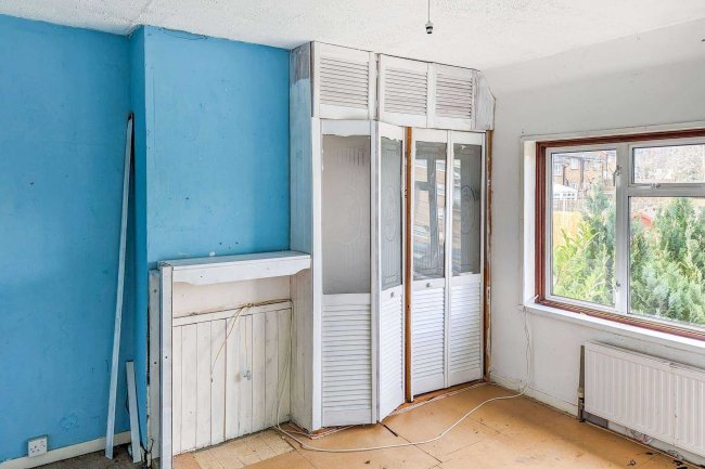 40 Shepherds Way, South Croydon, Surrey, CR2 8HS 4