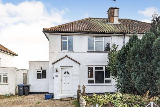 40 Shepherds Way, South Croydon, Surrey, CR2 8HS 4