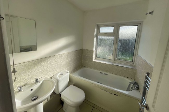 54 Stifford Road, Aveley, RM15 4AA 5