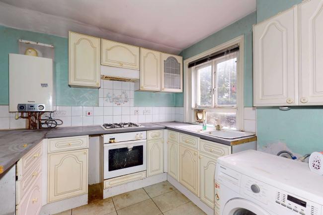 Flat 2, 46, Alexandra Road, Croydon, Surrey, CR0 6EU 4