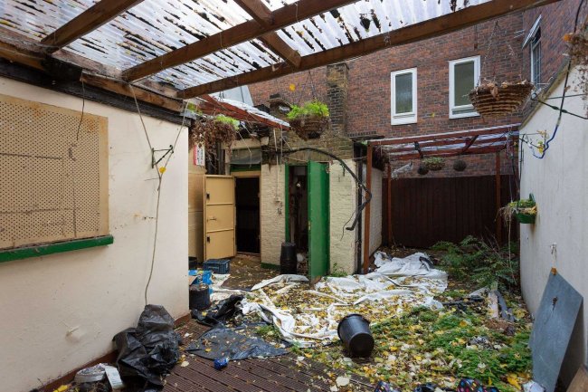 Sir Robert Peel, 16 Hillingdon Street, Walworth, London SE17 3UF 7