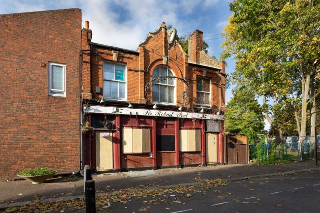 Sir Robert Peel, 16 Hillingdon Street, Walworth, London SE17 3UF 7