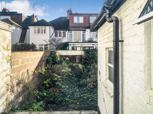 9 Alyth Gardens, Temple Fortune, London NW11 7EN 10