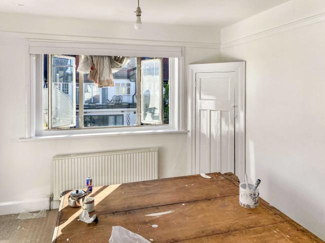 9 Alyth Gardens, Temple Fortune, London NW11 7EN 10