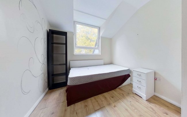 Royal Oak, 250 St Johns Way, Archway, London N19 3RJ 9