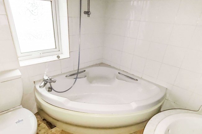 51 Underlane, Plympton, Plymouth PL7 1QX
 3