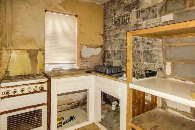 51 Underlane, Plympton, Plymouth PL7 1QX
 3