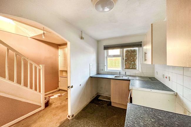 92 Brookside Way, West End, Southampton SO30 3GZ 2