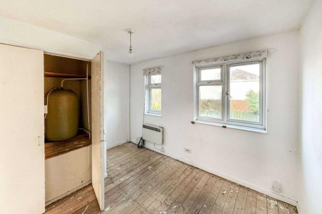 92 Brookside Way, West End, Southampton SO30 3GZ 2