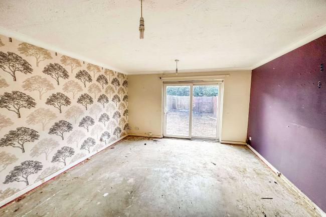 92 Brookside Way, West End, Southampton SO30 3GZ 2