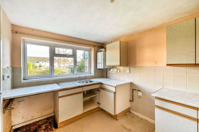 92 Brookside Way, West End, Southampton SO30 3GZ 2