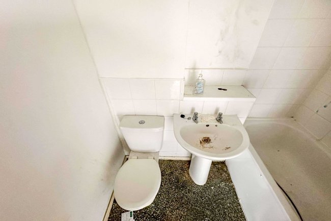 92 Brookside Way, West End, Southampton SO30 3GZ 2