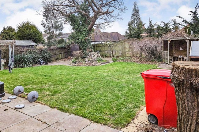 9 and 9a Russell Road, Clacton on Sea, Essex CO15 6BE 2