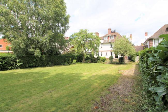 18 Knighton Park Road, Leicester, LE2 1ZA 10