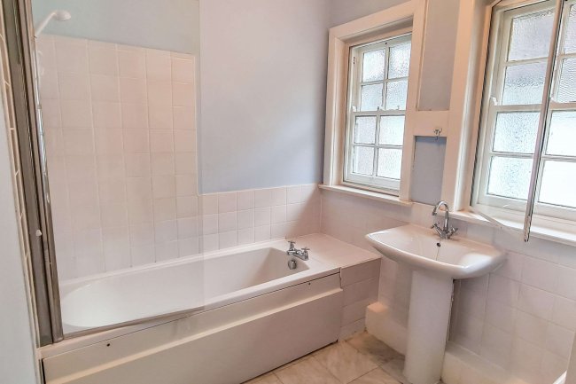 18 Knighton Park Road, Leicester, LE2 1ZA 10