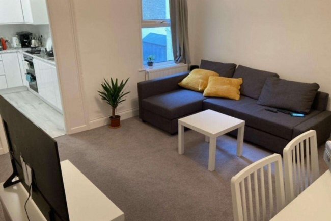 16 Manbey Park Road, Stratford, London E15 1EY  5