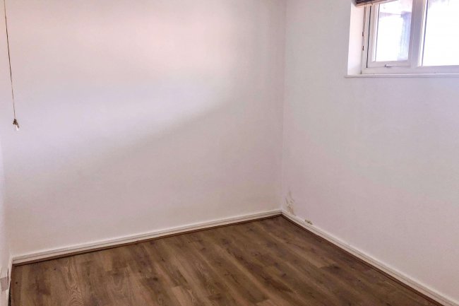 7 The Square, The Marlowes, HP1 1ER 9