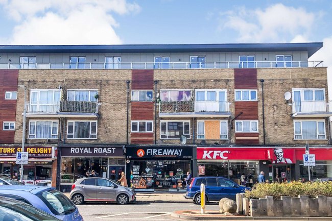 7 The Square, The Marlowes, HP1 1ER 9