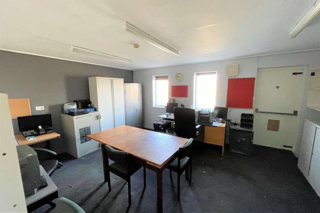 Mansfield Woodhouse Ex Servicemen's Club, Slant Lane, Mansfield Woodhouse, Mansfield, NG19 8ES 4