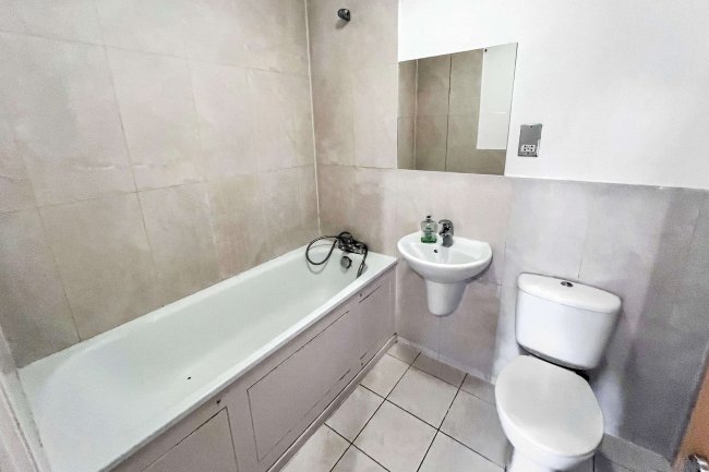 Flat 6, 35 Chatsworth Road, Croydon, CR0 1HE 3