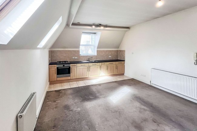 Flat 6, 35 Chatsworth Road, Croydon, CR0 1HE 3