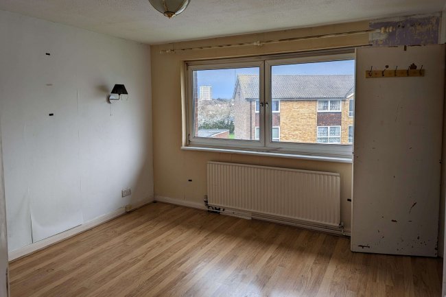 93 Shepherds Close, Romford, Essex, RM6 5AJ 3