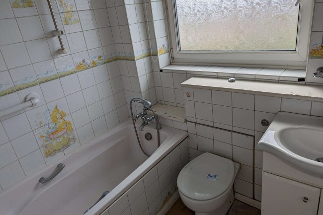 93 Shepherds Close, Romford, Essex, RM6 5AJ 3