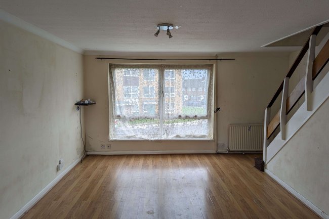 93 Shepherds Close, Romford, Essex, RM6 5AJ 3