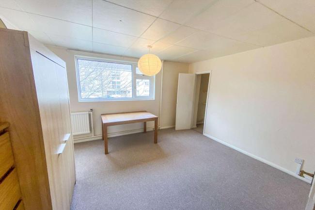 4 The Oaks, Chippenham, Wiltshire.  SN15 1DU 7