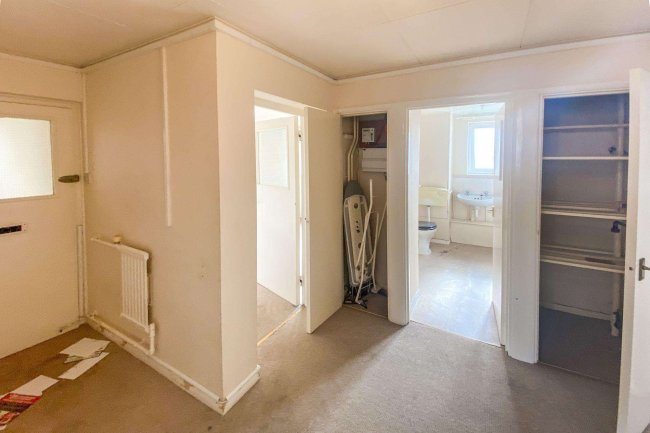 4 The Oaks, Chippenham, Wiltshire.  SN15 1DU 7