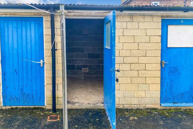 4 The Oaks, Chippenham, Wiltshire.  SN15 1DU 7