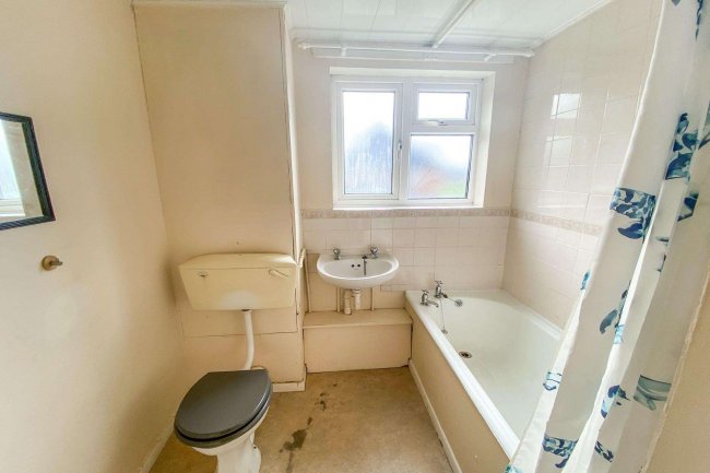 4 The Oaks, Chippenham, Wiltshire.  SN15 1DU 7