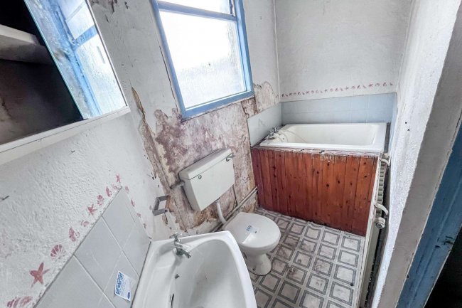 69 Newport Road, Leyton, London, E10 6PH 7