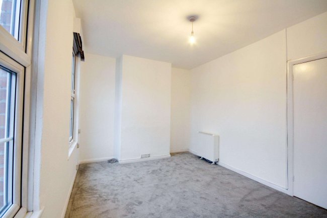 31 Peach Street, Wokingham, Berkshire RG40 1XJ 3