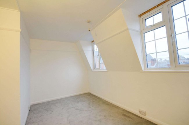 31 Peach Street, Wokingham, Berkshire RG40 1XJ 3