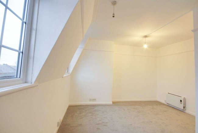 31 Peach Street, Wokingham, Berkshire RG40 1XJ 3