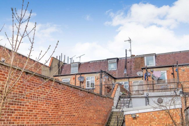 31 Peach Street, Wokingham, Berkshire RG40 1XJ 3