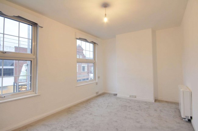 31 Peach Street, Wokingham, Berkshire RG40 1XJ 3