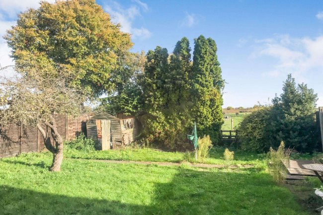 Clovelly, Princess Margaret Road, East Tilbury, Grays, Essex, RM18 8RP 7