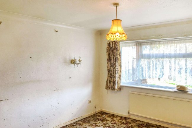 Clovelly, Princess Margaret Road, East Tilbury, Grays, Essex, RM18 8RP 7