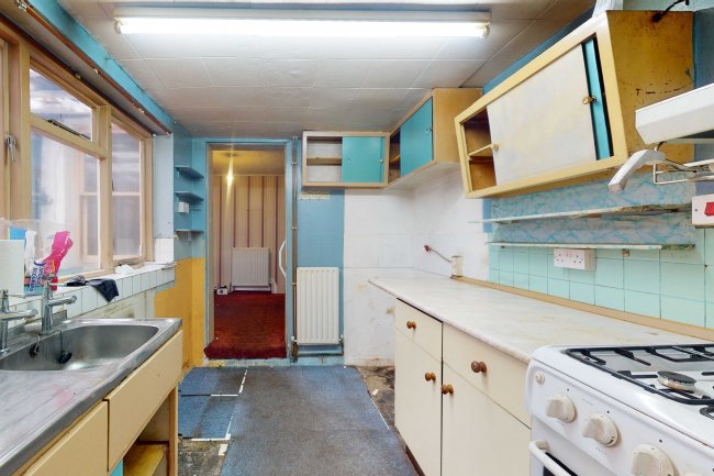 7 Farley Place, London, SE25 5JR 8