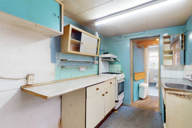 7 Farley Place, London, SE25 5JR 8