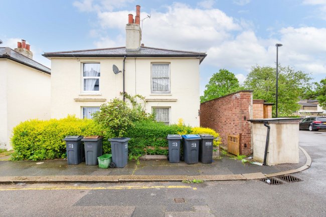 7 Farley Place, London, SE25 5JR 8